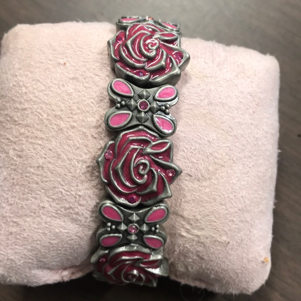 NWOT Beautiful Stretchy Mary Kay Rose Bracelet